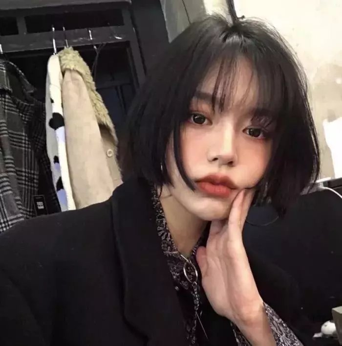 开画少女漫 海报
